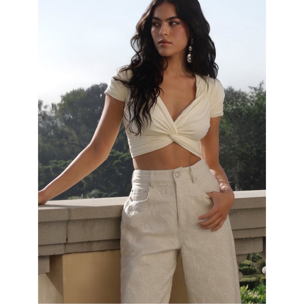 NWT Avec Les Filles Twist Front Crop Top L Cream Yellow